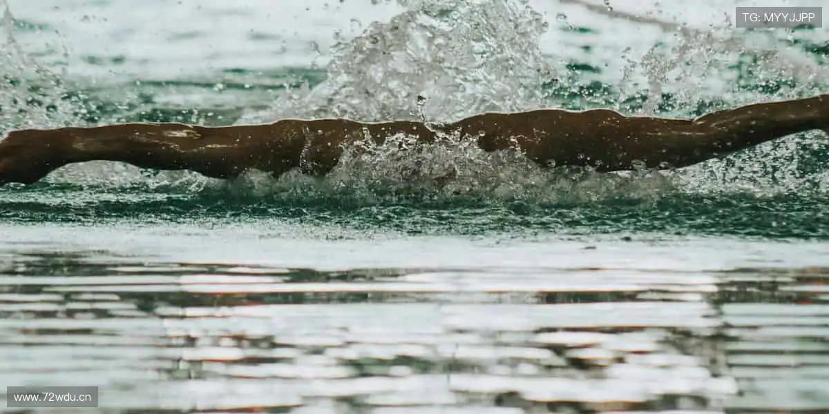 🎁 周边好物,把热爱穿在身上、握在手里!👕